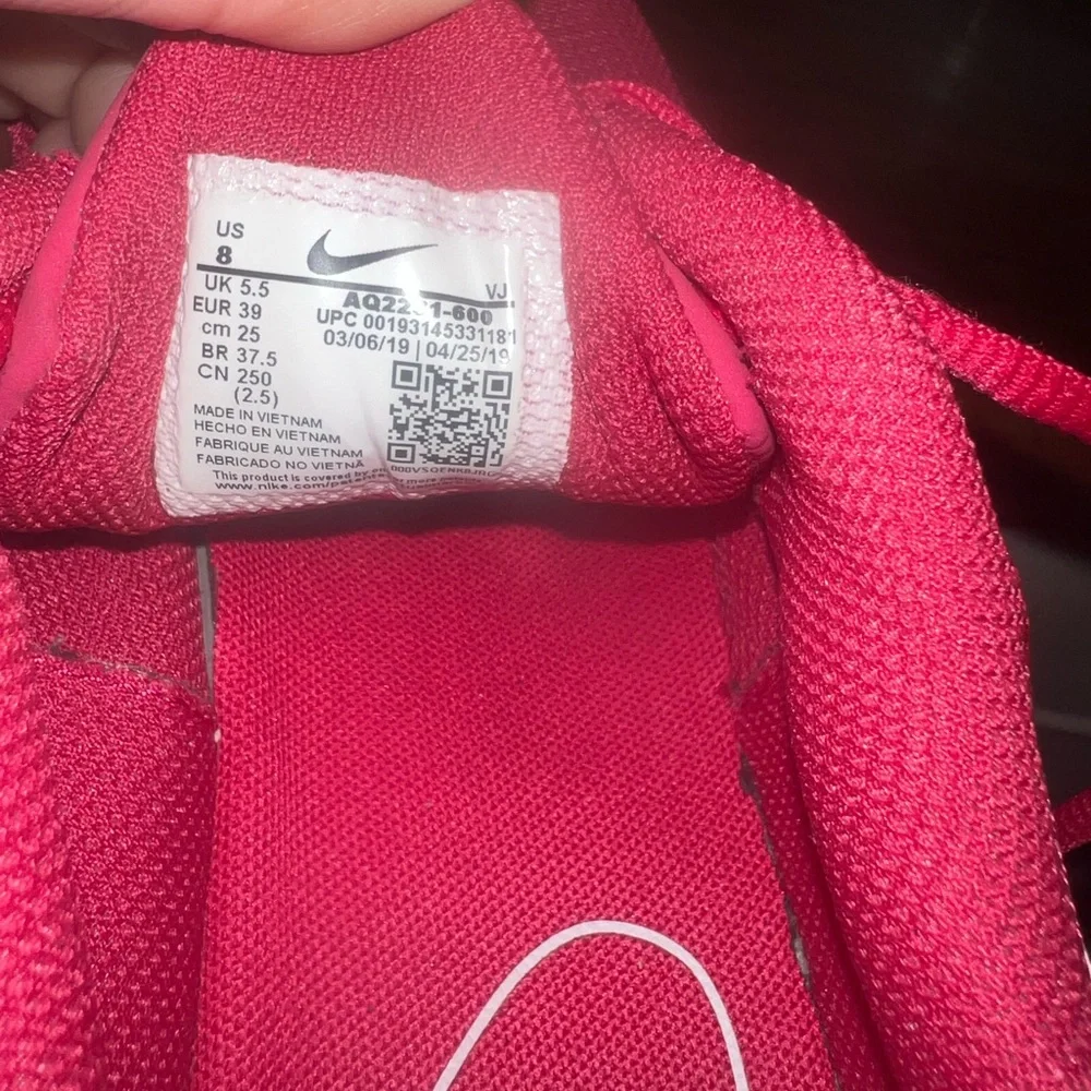 Women’s NIKE size 8 - Picture 2 of 5